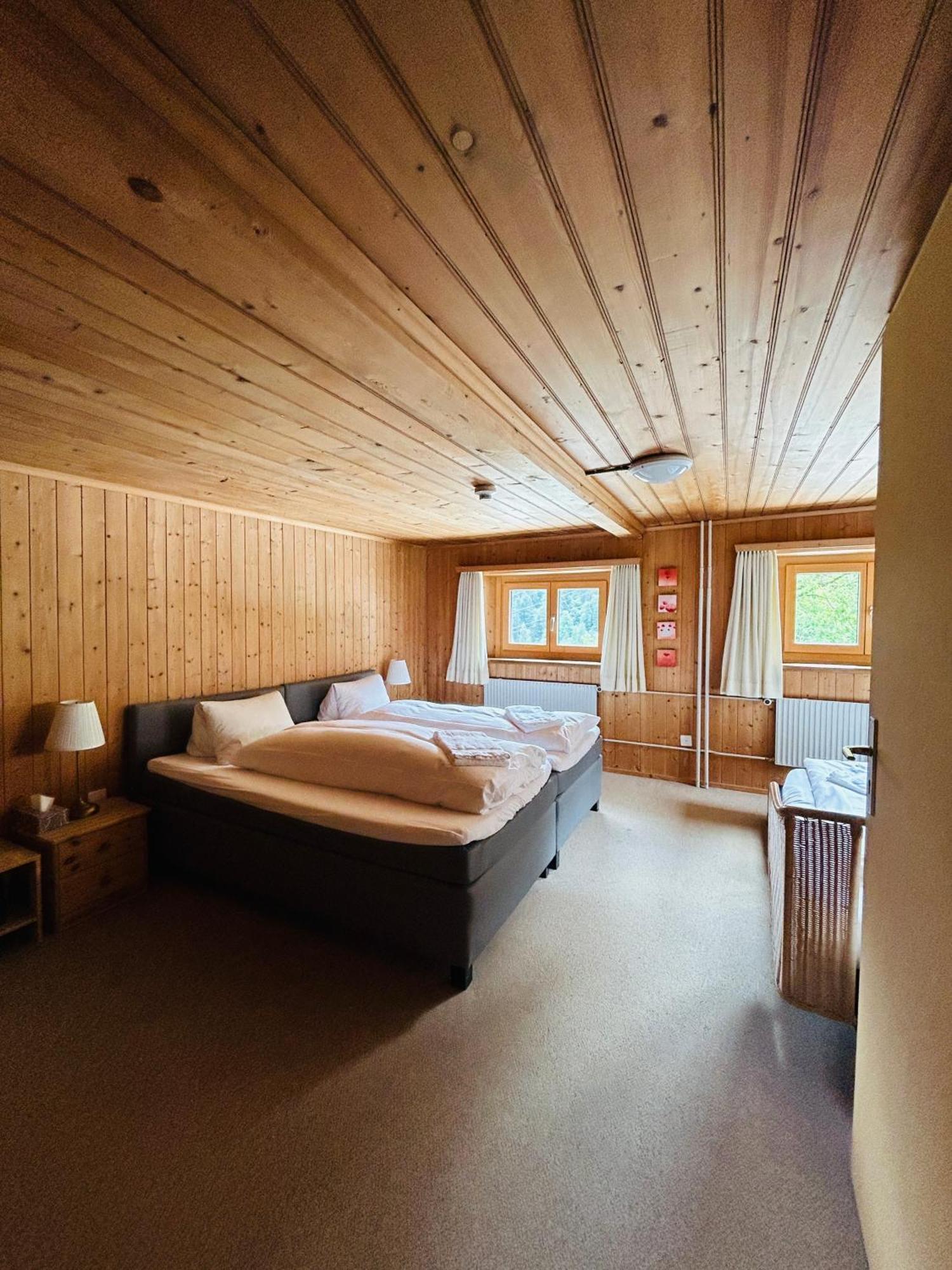 Gasthaus Roessli Versam エクステリア 写真